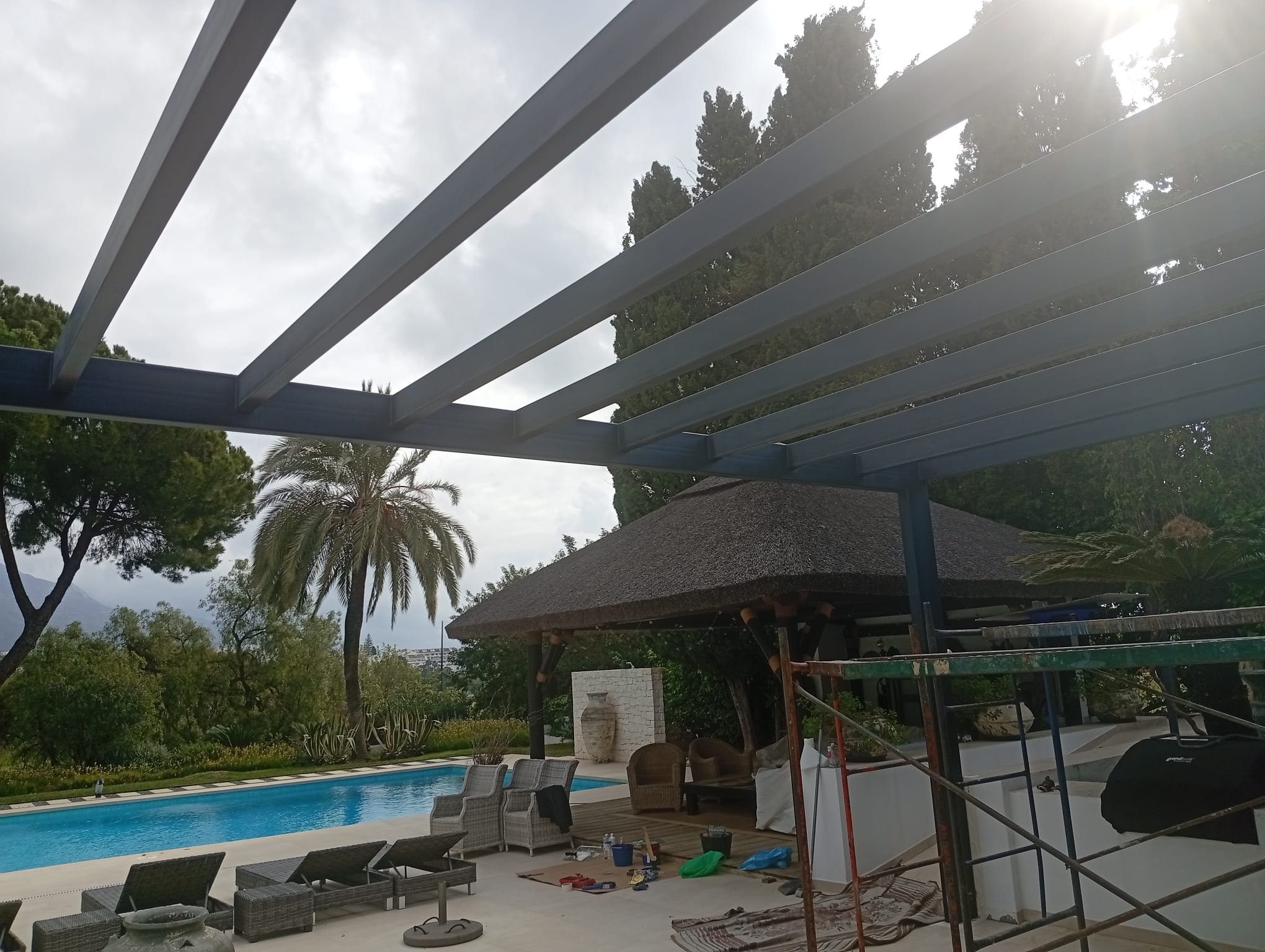 Multiservicios Shark — Pérgola en villa de Marbella
